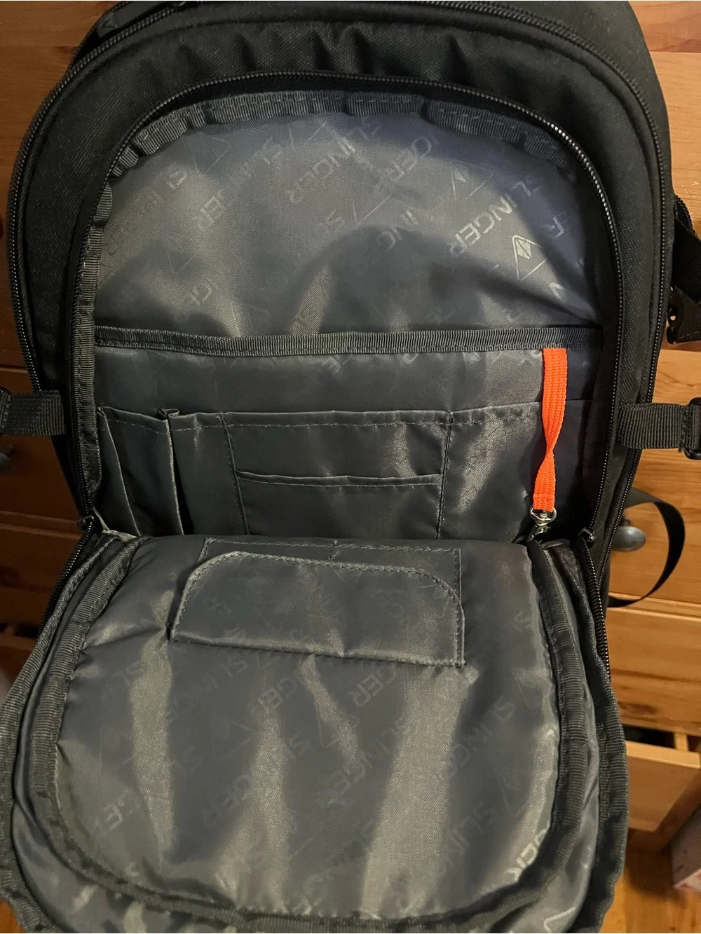 Slinger Alpine 200 Lightweight Compact Camera Backpack. Multiple Pockets. NWOT